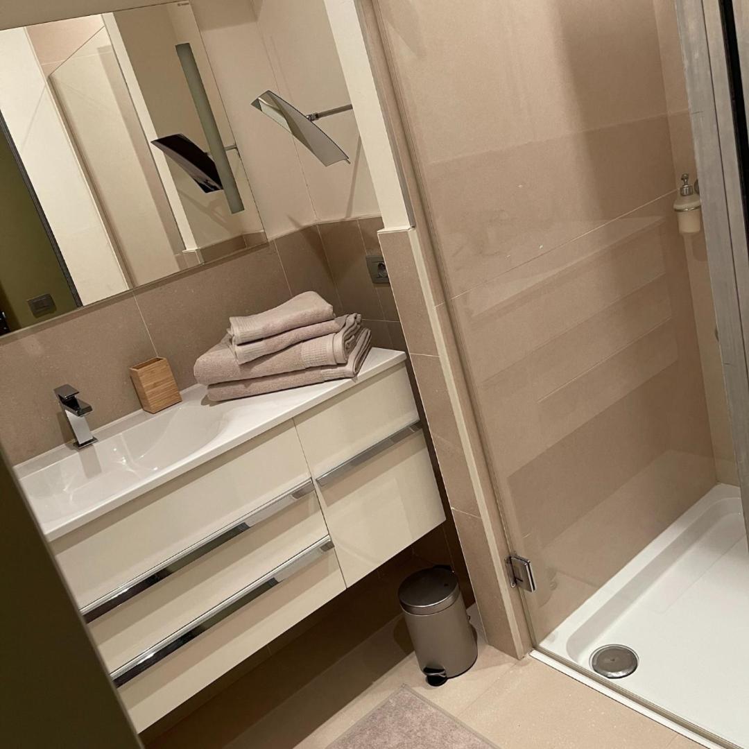 ルーセラーレ Logies Park Rodenbach Bed & Breakfast エクステリア 写真